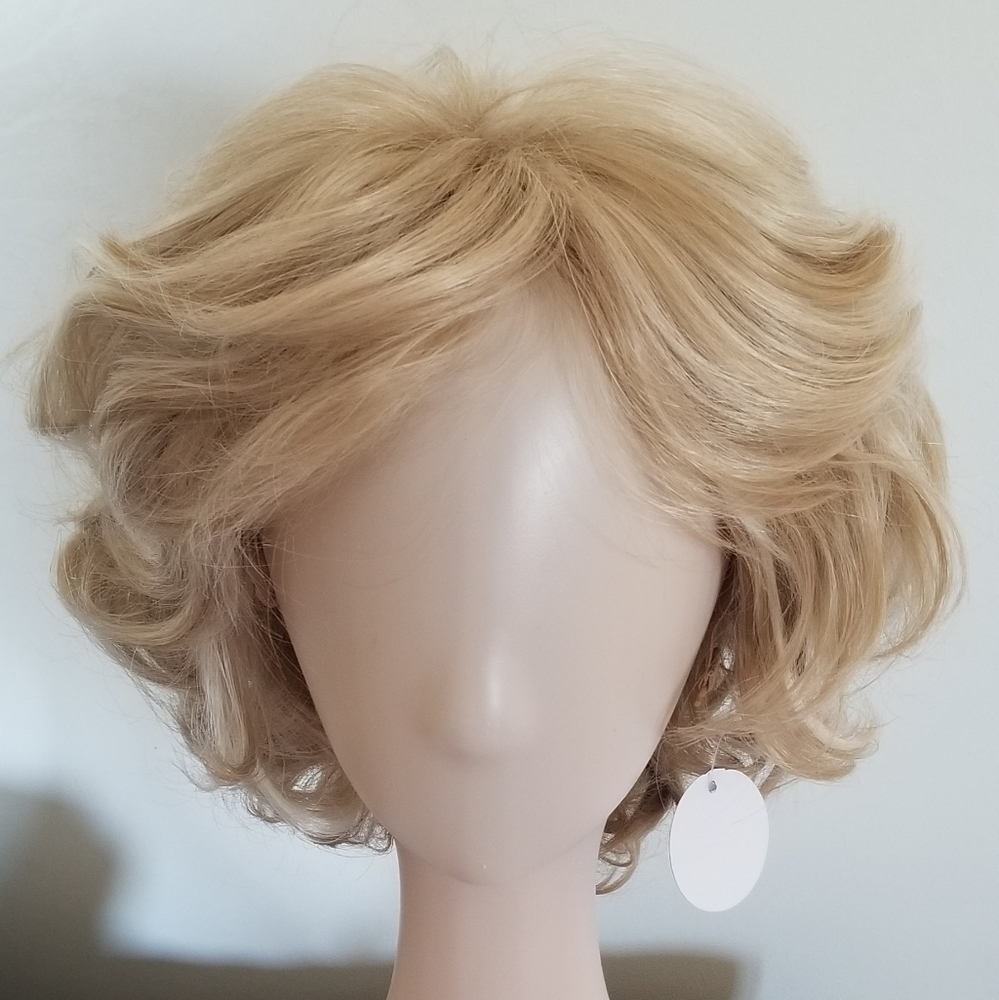 Womens Blonde Medium Heat Resistant Wig New